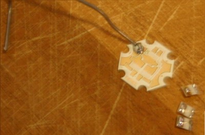 der stern braucht nicht verzinnt werden. das angebrachte lot zeigt am anfang an wann genug hitze da ist, dann fällt es ab.