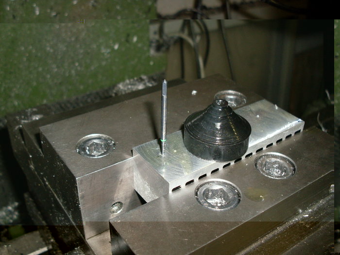 Kühlkörper Gewinde schneiden.jpg (287.61 KiB) 23533 mal betrachtet dann M1,6er Gewinde rein.