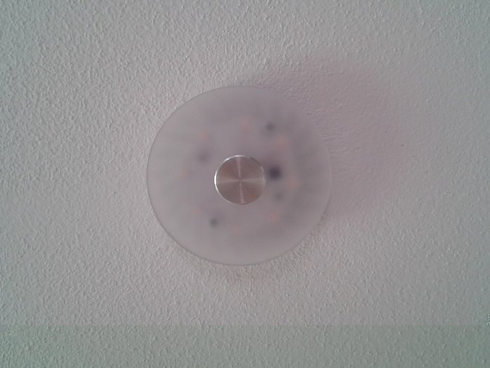 Durch das Plexiglas ist die Platine gut genug versteckt.