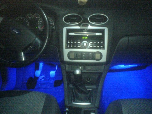 Ja und so sieht das ganze dann aus, Die Kühlkörper wurden einfach unten mit Kabelbindern fixiert weil ich nicht bohren wollte